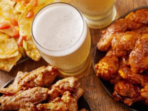 3 Combinations of Appetizers That Pair with Beer & Sports