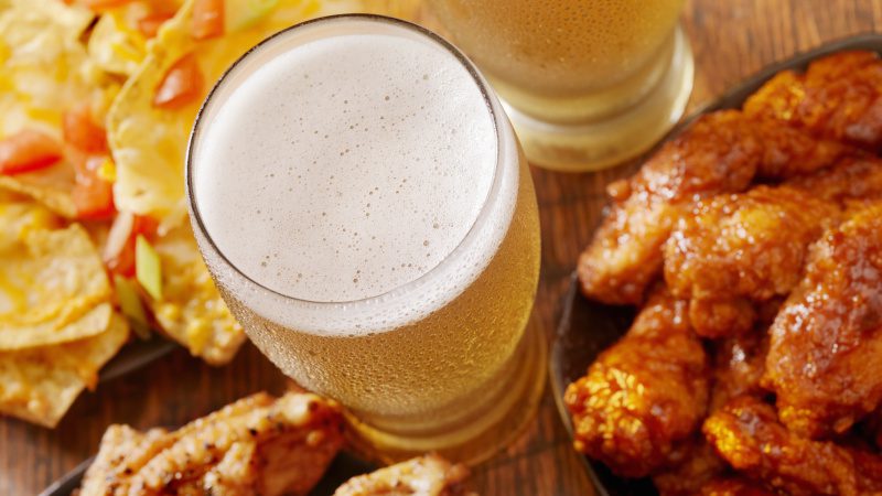 3 Combinations of Appetizers That Pair with Beer & Sports